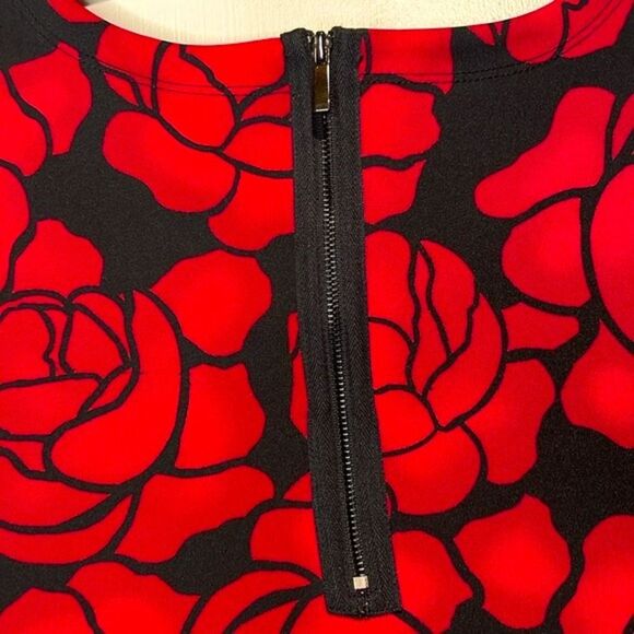 Alfani Woman- Red Roses Print Elbow Length Sleeves Back Zipper Top- Size OX - Picture 5 of 5